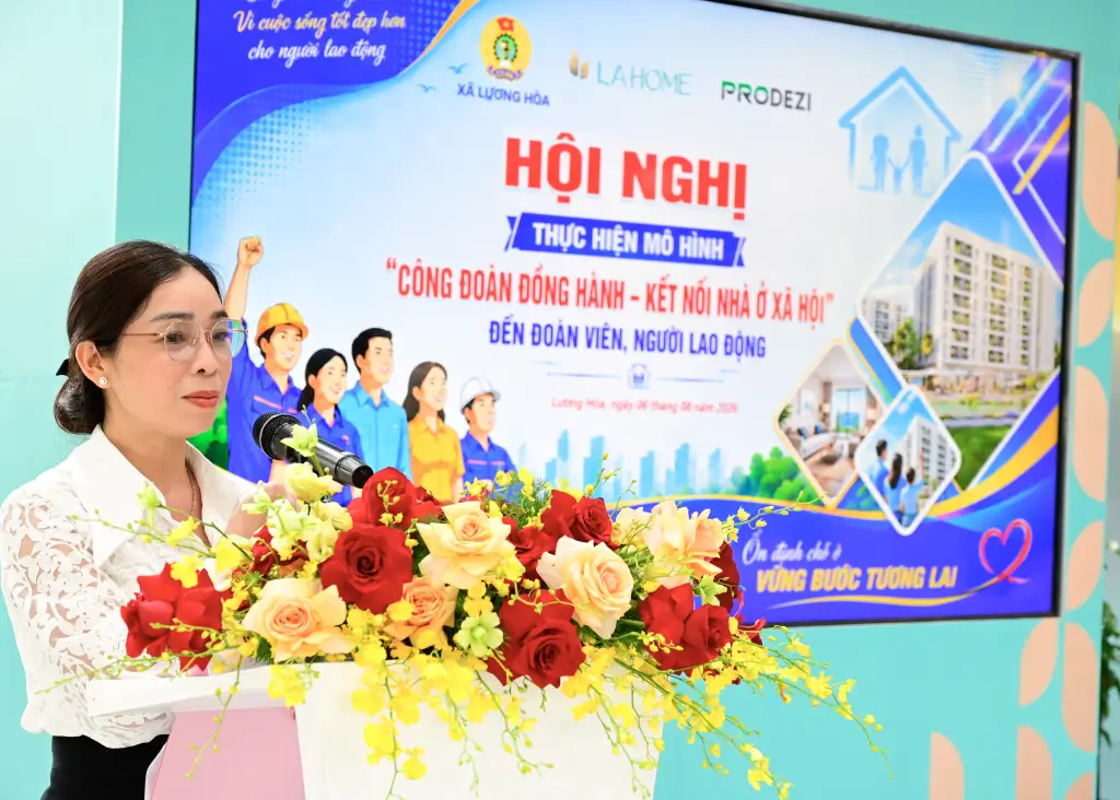 Phó Bí thư Thường trực Đảng ủy Nguyễn Anh Thư phát biểu tại hội nghị