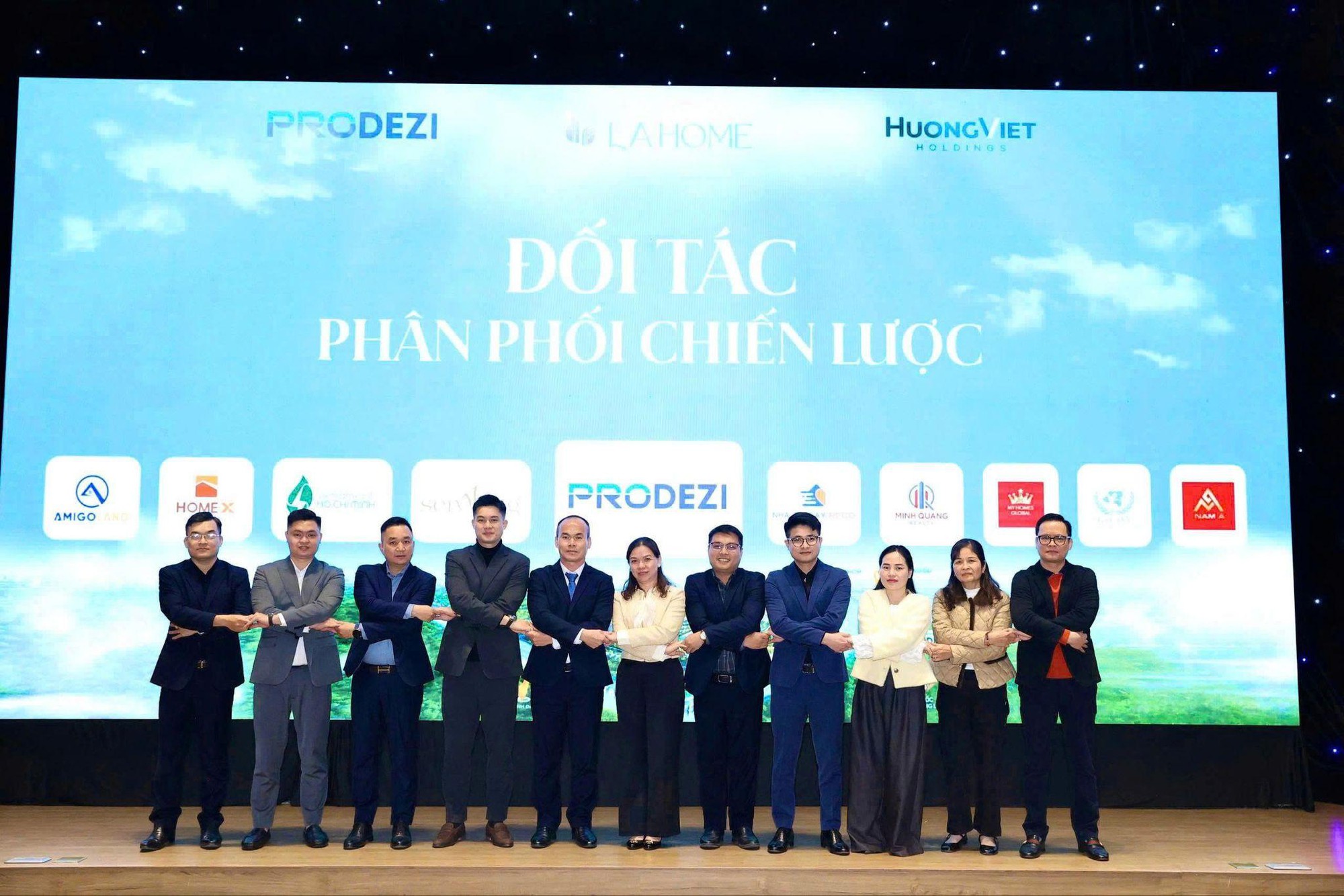 Lễ ký kết hợp tác và trao chứng nhận cho các đại lý chiến lược miền Bắc